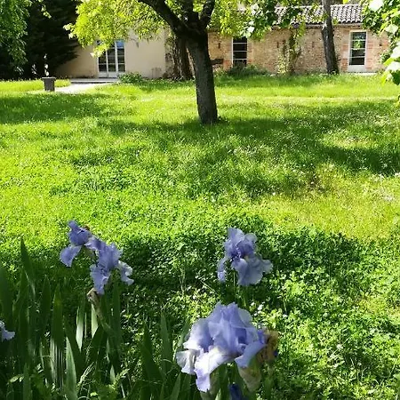 Chambres D'hotes La Fontaine De Bed & Breakfast